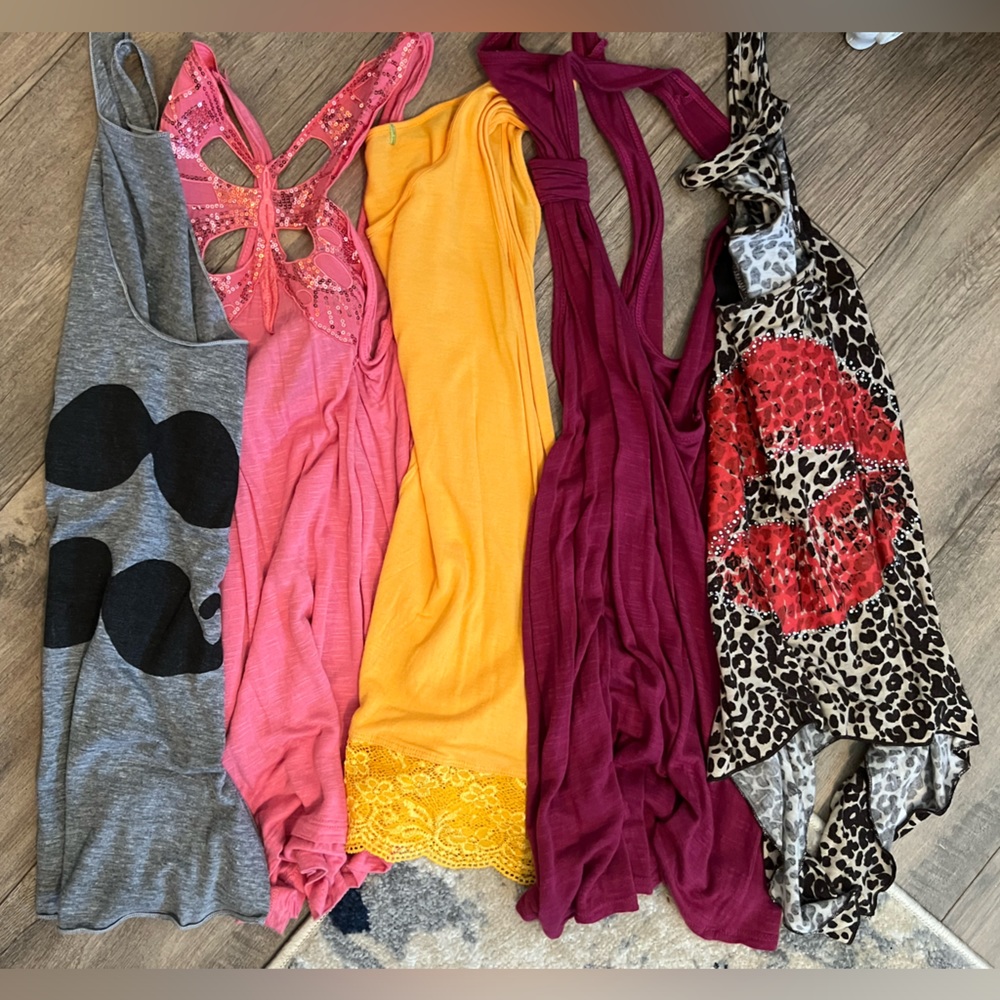 Small/Medium Tank Top Lot (5)